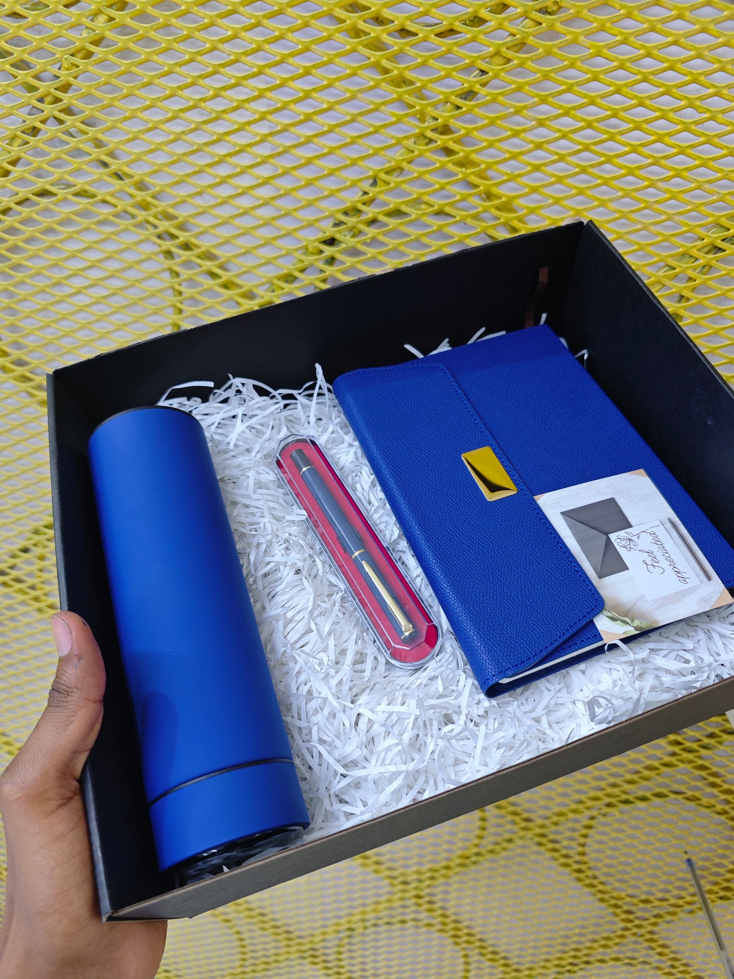 MEN EXECUTIVE 3 IN 1 SET[EXECUTIVE NOTEBOOK/DIARY,PEN AND THERMAL FLASK
