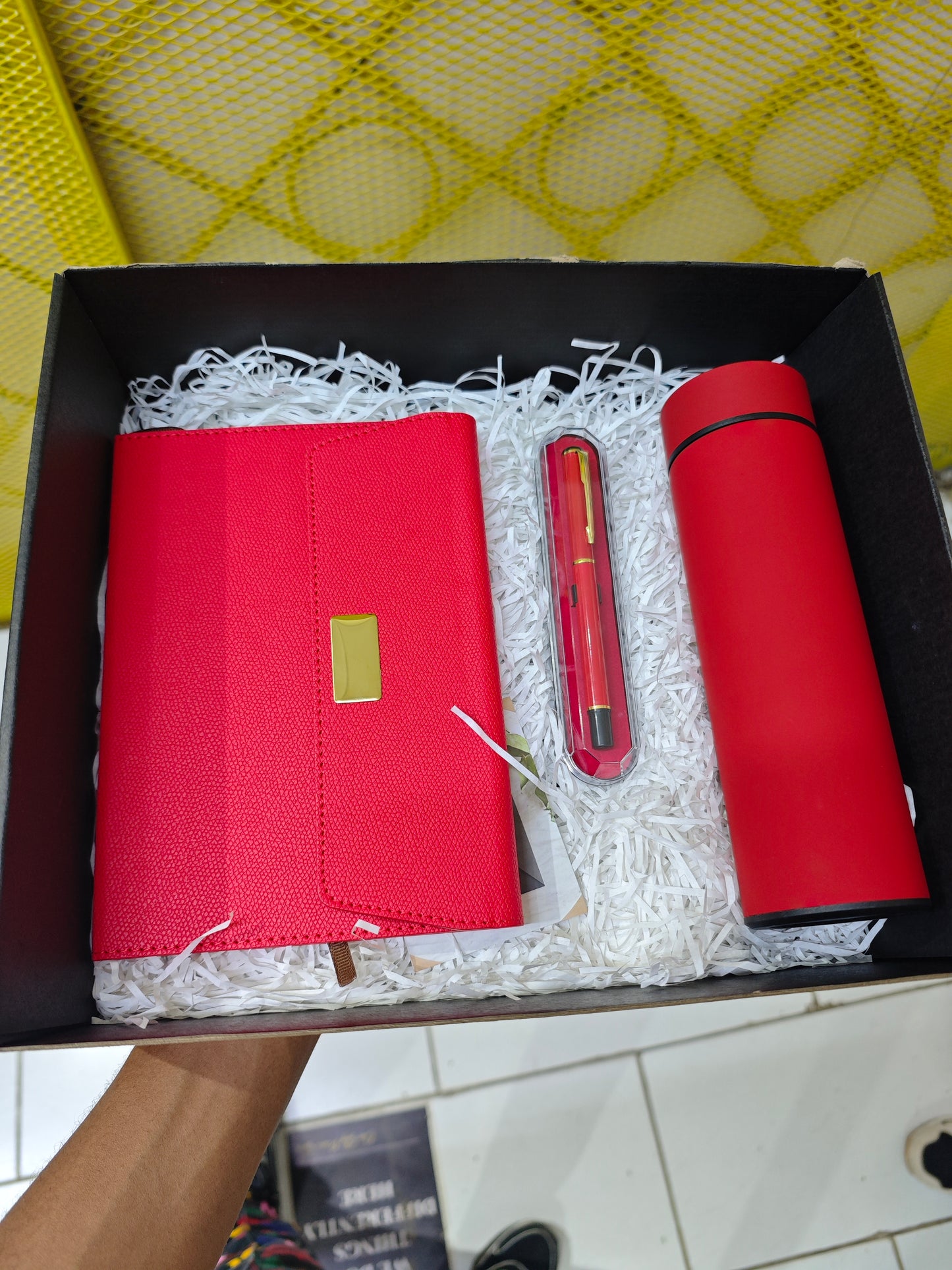 MEN EXECUTIVE 3 IN 1 SET[EXECUTIVE NOTEBOOK/DIARY,PEN AND THERMAL FLASK