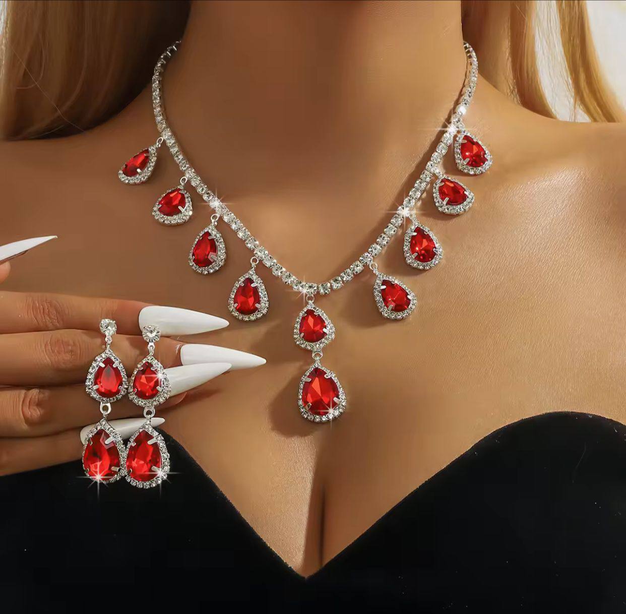 PLATED AD STONE NECKLACE SET.