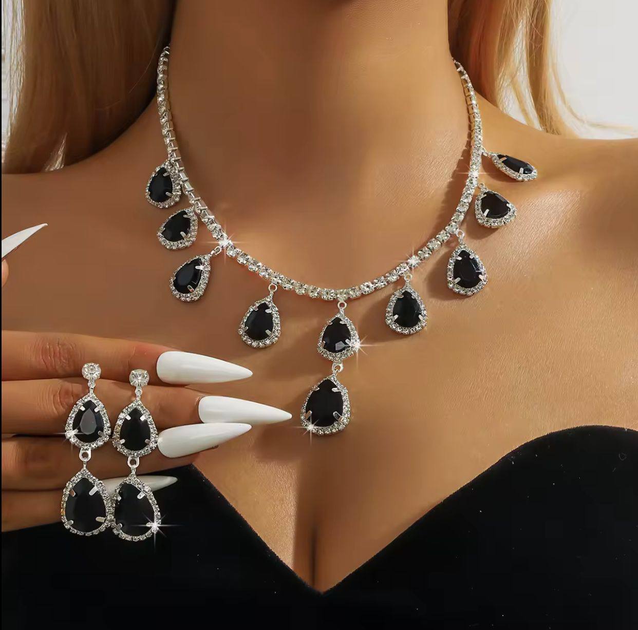 PLATED AD STONE NECKLACE SET.