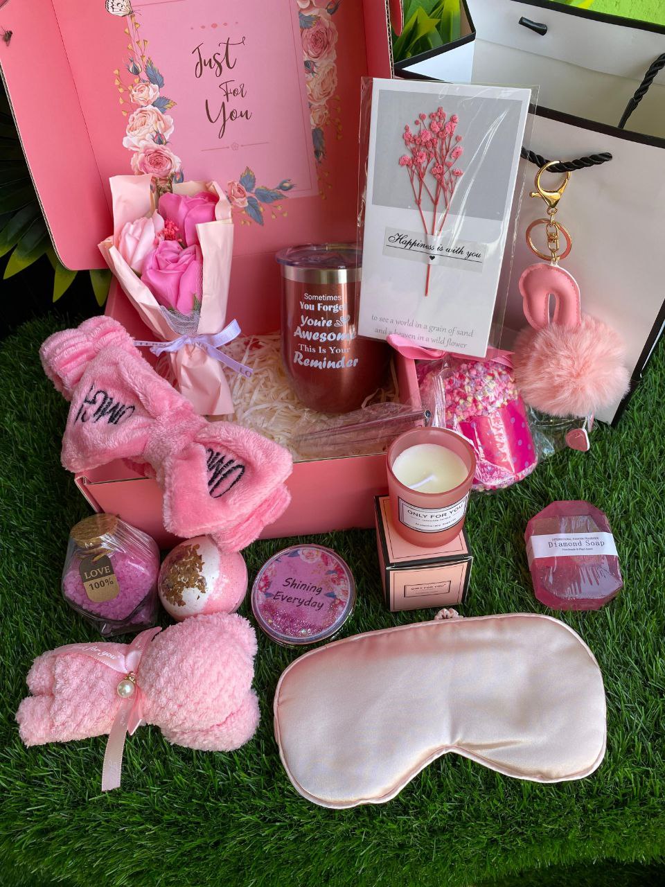 THE ULTIMATE SELF-CARE LADIES GIFT BOX