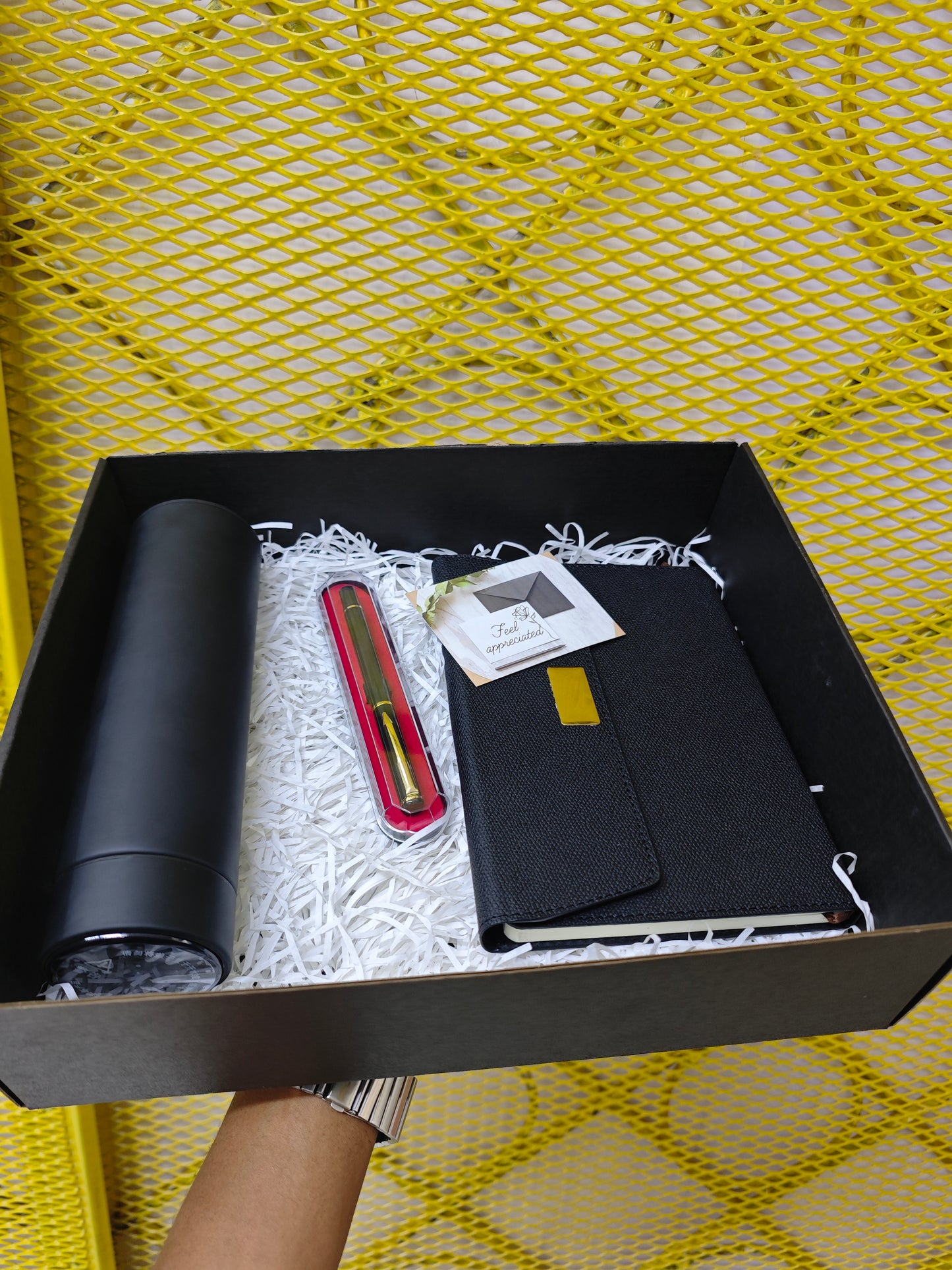 MEN EXECUTIVE 3 IN 1 SET[EXECUTIVE NOTEBOOK/DIARY,PEN AND THERMAL FLASK