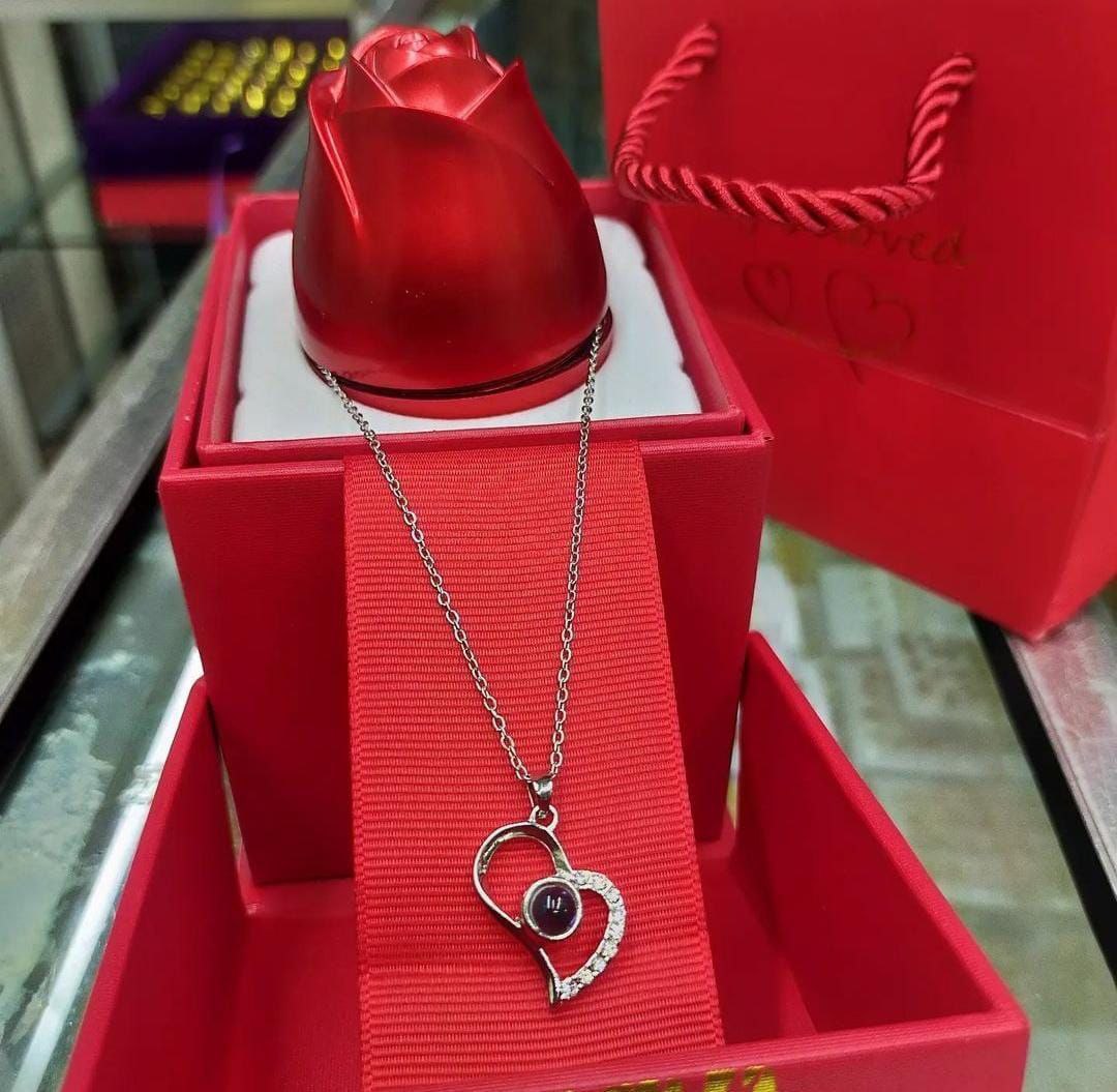I LOVE YOU IN 100 WAYS PENDANT WITH A BOX AND BAG