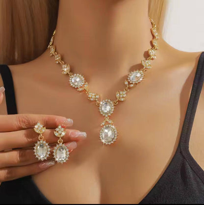 PLATED AD STONE NECKLACE SET.