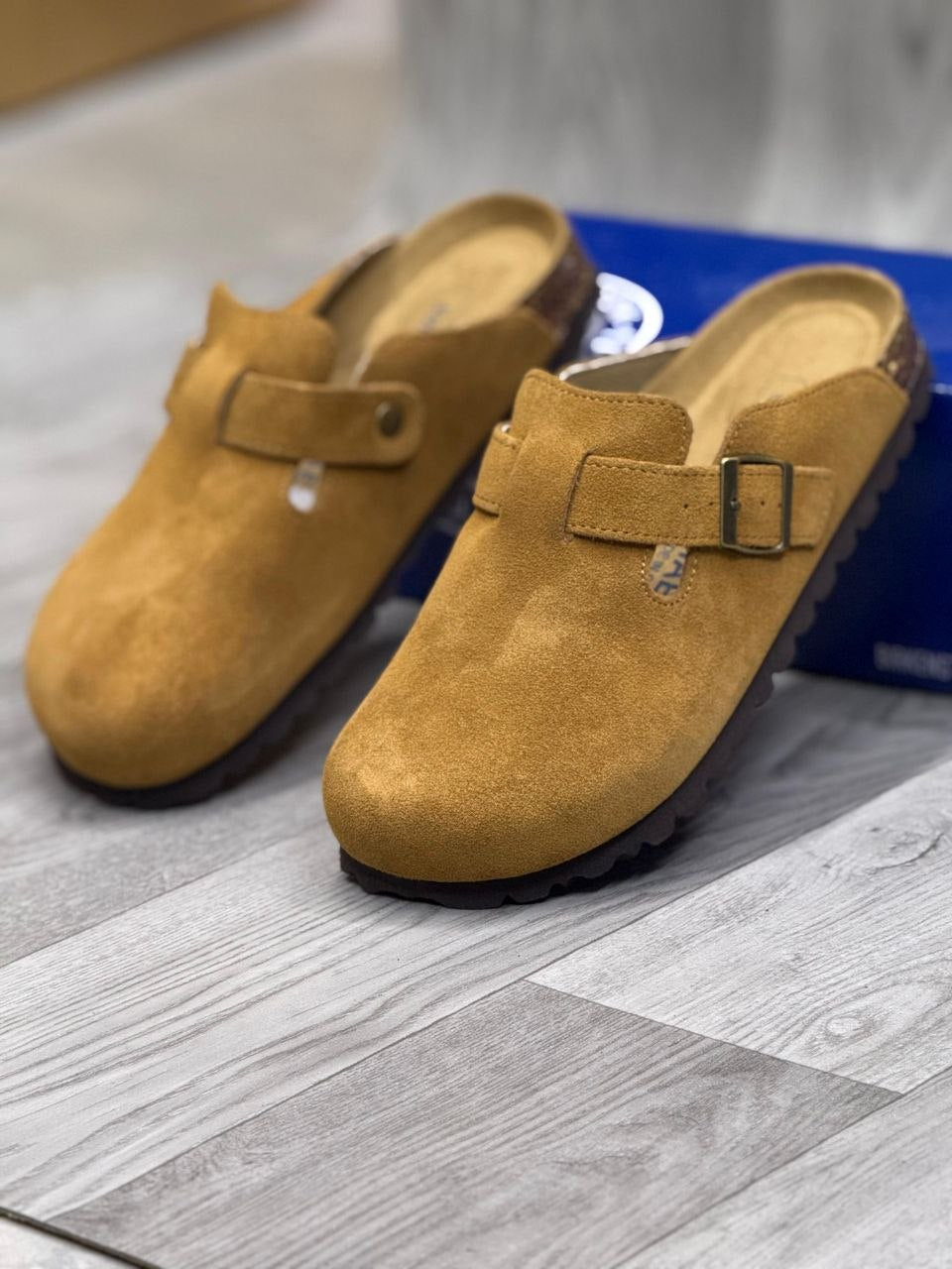 BUCKLE MAERKS CLOG MULES
