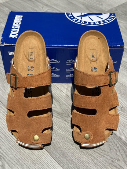 MAERKS SUEDE BUCKLE SANDALS